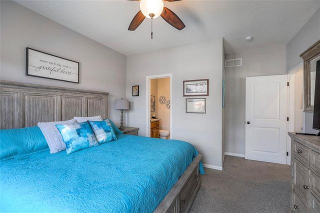 100 N McGee Street, Tonganoxie, KS 66086