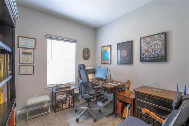 100 N McGee Street, Tonganoxie, KS 66086