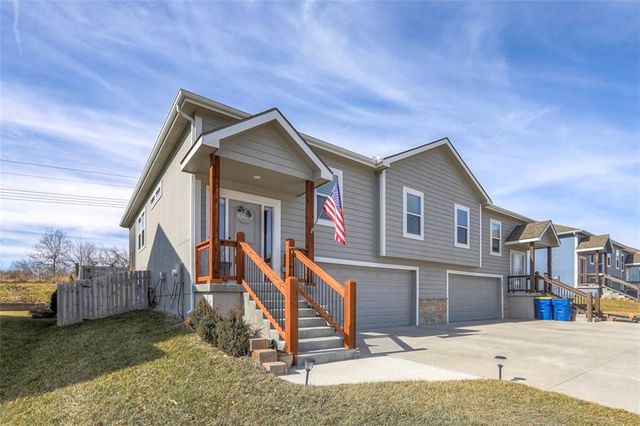 100 N McGee Street, Tonganoxie, KS 66086