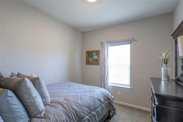 100 N McGee Street, Tonganoxie, KS 66086