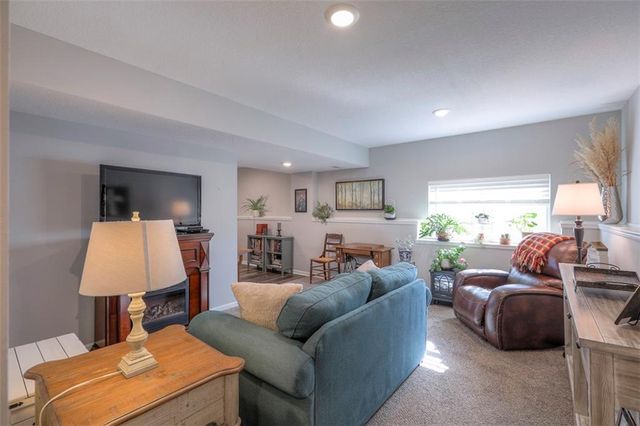 100 N McGee Street, Tonganoxie, KS 66086