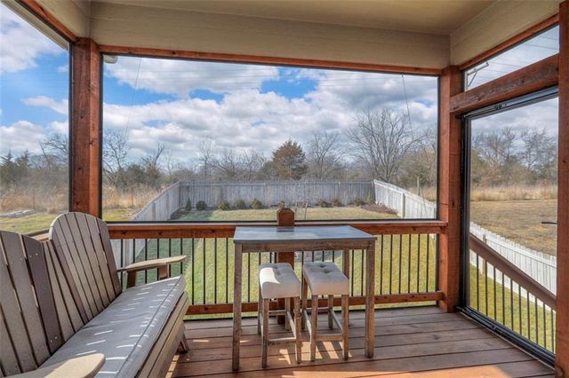 100 N McGee Street, Tonganoxie, KS 66086