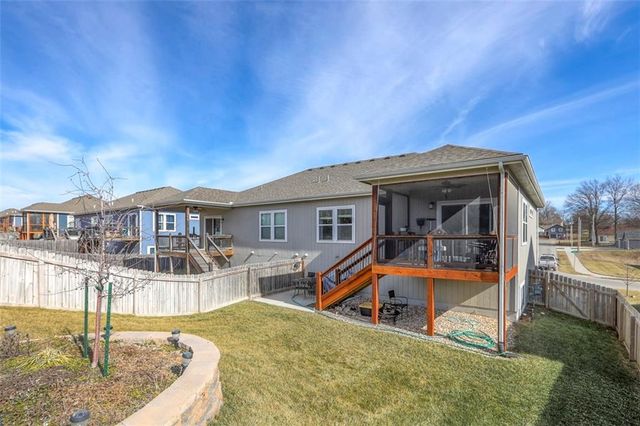 100 N McGee Street, Tonganoxie, KS 66086