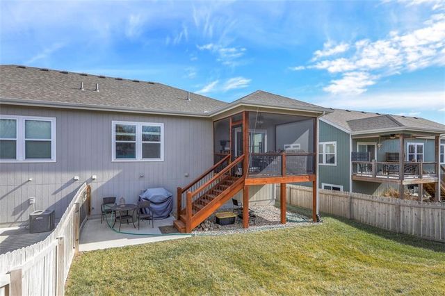 100 N McGee Street, Tonganoxie, KS 66086