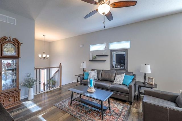 100 N McGee Street, Tonganoxie, KS 66086