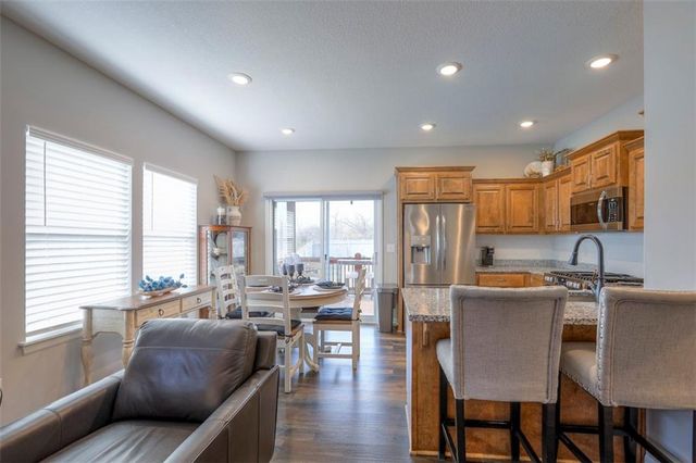 100 N McGee Street, Tonganoxie, KS 66086