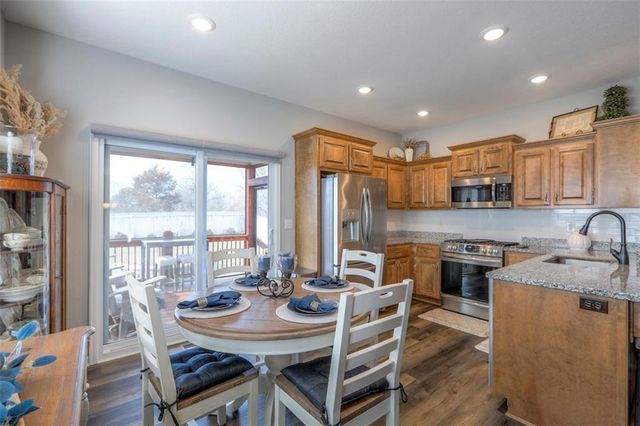 100 N McGee Street, Tonganoxie, KS 66086