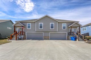 100 N McGee Street, Tonganoxie, KS 66086