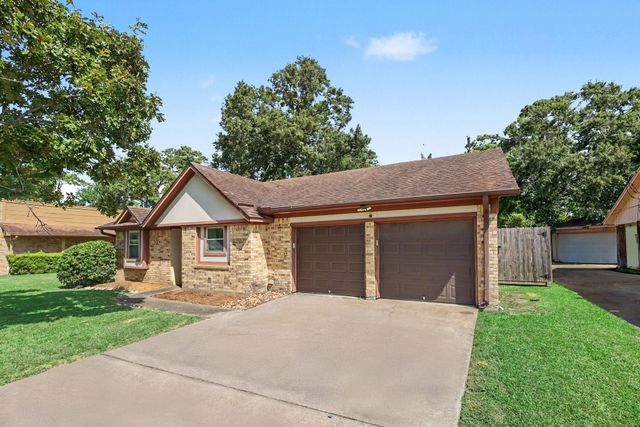 9911 El Chaco Street, Baytown, TX 77521