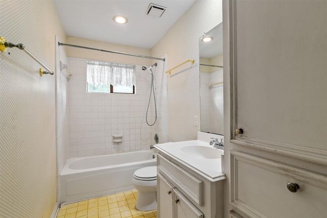 18319 Oakhampton Drive, Houston, TX 77084