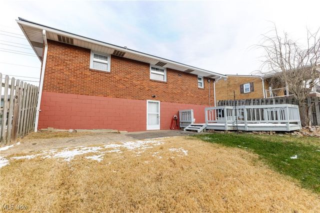 120 Capitol Drive, Weirton, WV 26062