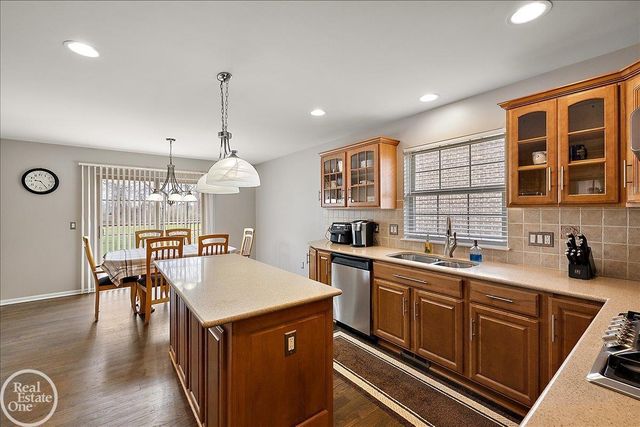7482 Augusta Boulevard, Washington Twp, MI 48094