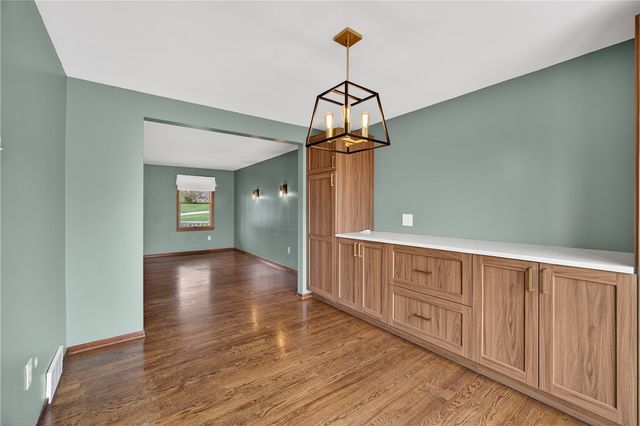 918 Willow Glen Dr, Bethel Park, PA 15102