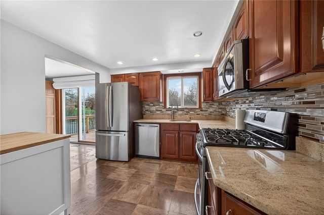 918 Willow Glen Dr, Bethel Park, PA 15102