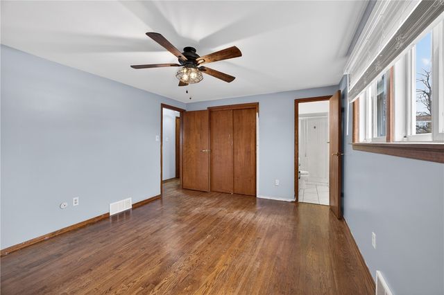 918 Willow Glen Dr, Bethel Park, PA 15102