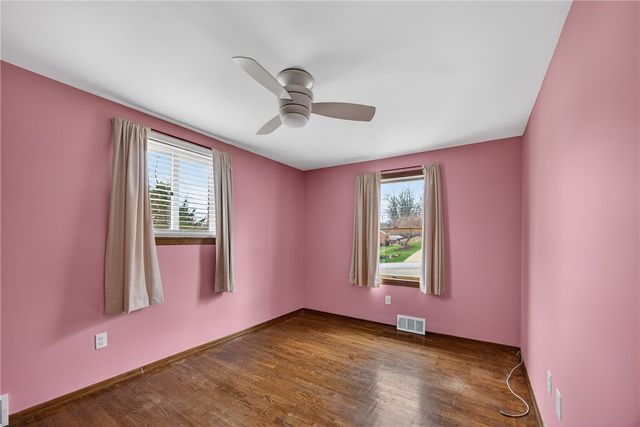 918 Willow Glen Dr, Bethel Park, PA 15102