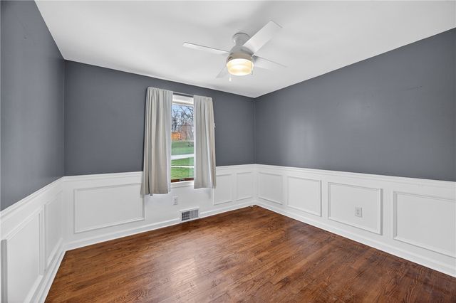 918 Willow Glen Dr, Bethel Park, PA 15102