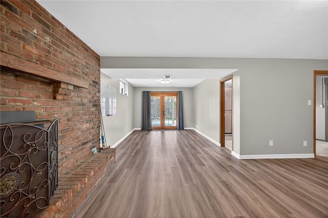 918 Willow Glen Dr, Bethel Park, PA 15102