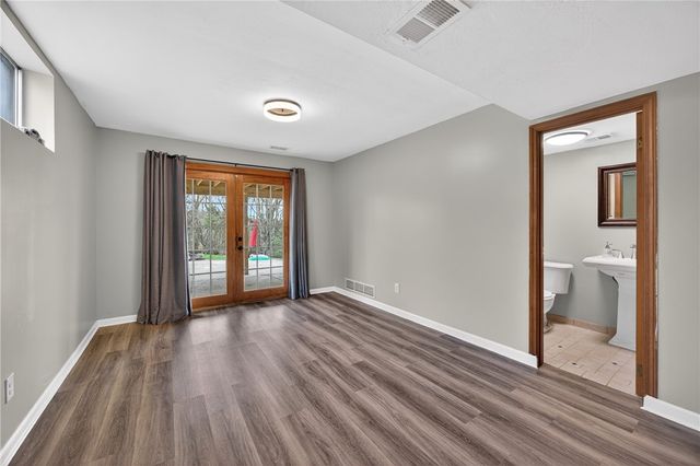 918 Willow Glen Dr, Bethel Park, PA 15102