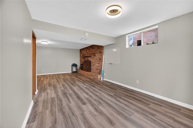 918 Willow Glen Dr, Bethel Park, PA 15102