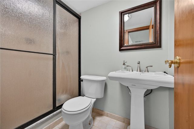 918 Willow Glen Dr, Bethel Park, PA 15102