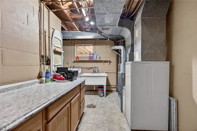 918 Willow Glen Dr, Bethel Park, PA 15102