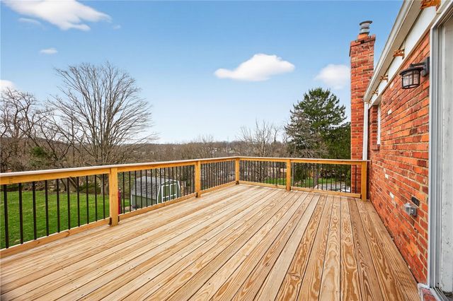 918 Willow Glen Dr, Bethel Park, PA 15102