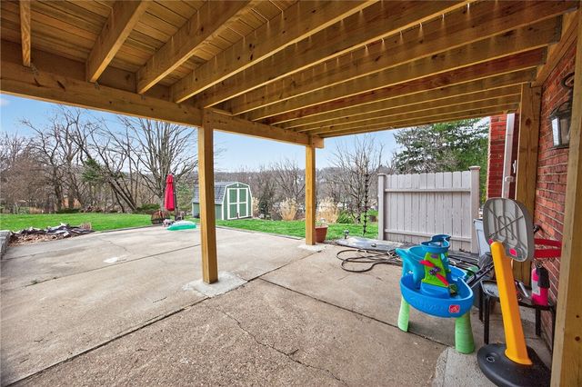 918 Willow Glen Dr, Bethel Park, PA 15102