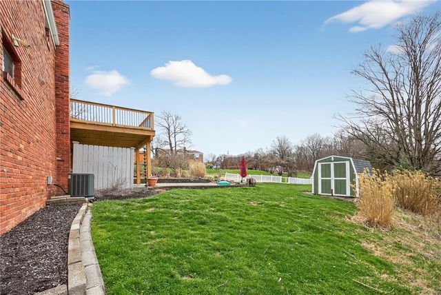 918 Willow Glen Dr, Bethel Park, PA 15102