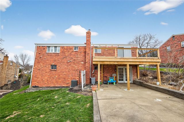 918 Willow Glen Dr, Bethel Park, PA 15102