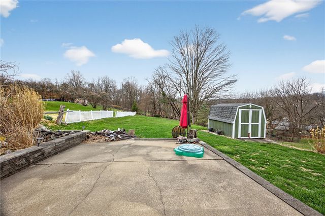 918 Willow Glen Dr, Bethel Park, PA 15102