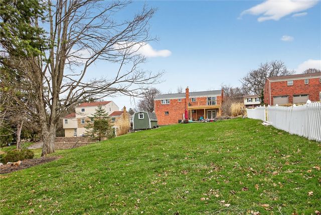 918 Willow Glen Dr, Bethel Park, PA 15102