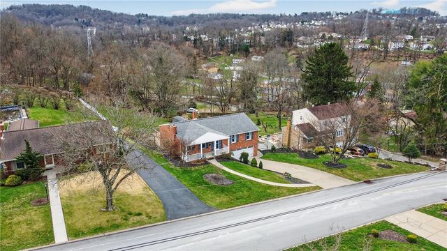 918 Willow Glen Dr, Bethel Park, PA 15102