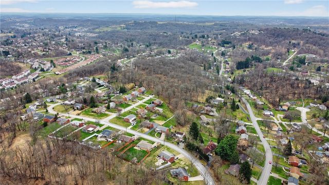 918 Willow Glen Dr, Bethel Park, PA 15102