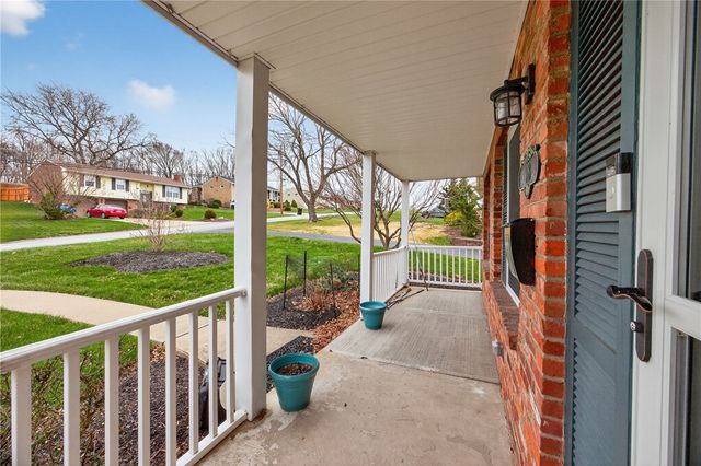 918 Willow Glen Dr, Bethel Park, PA 15102