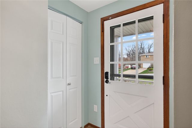 918 Willow Glen Dr, Bethel Park, PA 15102