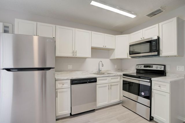 6567 Jupiter Gardens Boulevard 7, Jupiter, FL 33458