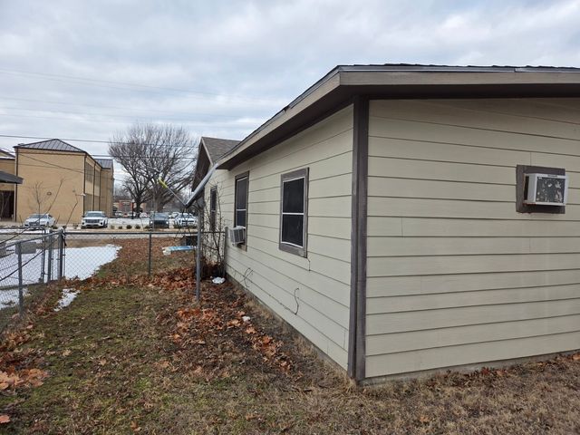 924 N Clements Street, Gainesville, TX 76240