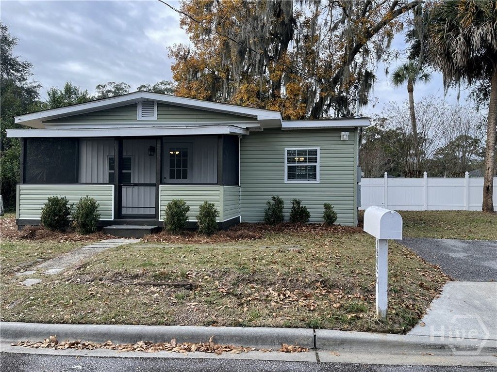 Image 2 of property listing at 1902 Stone Street Unit C, Savannah, GA 31410