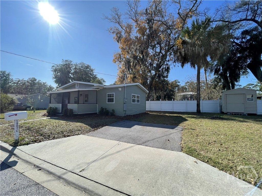 Image 6 of property listing at 1902 Stone Street Unit C, Savannah, GA 31410