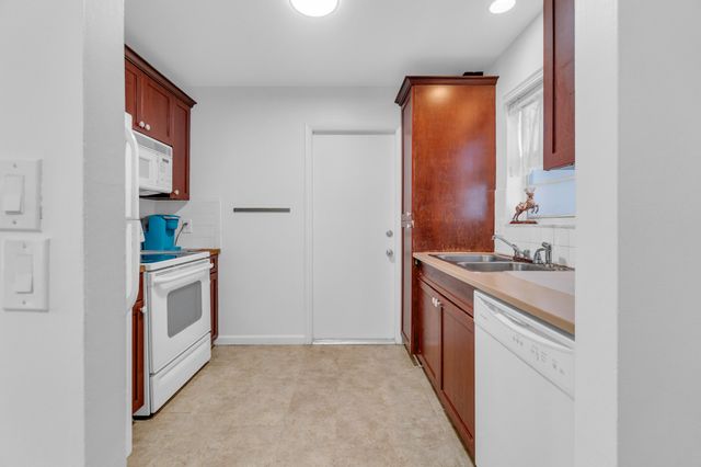 2441 SW 82nd Avenue Unit 301, Davie, FL 33324