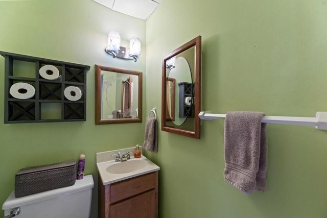 1482 S Coachlight DRIVE, New Berlin, WI 53151