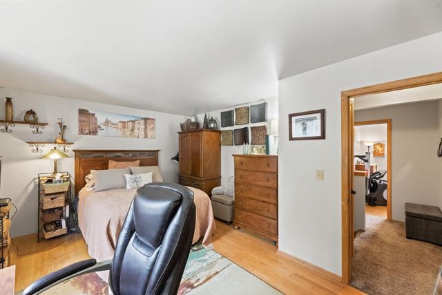 1482 S Coachlight DRIVE, New Berlin, WI 53151