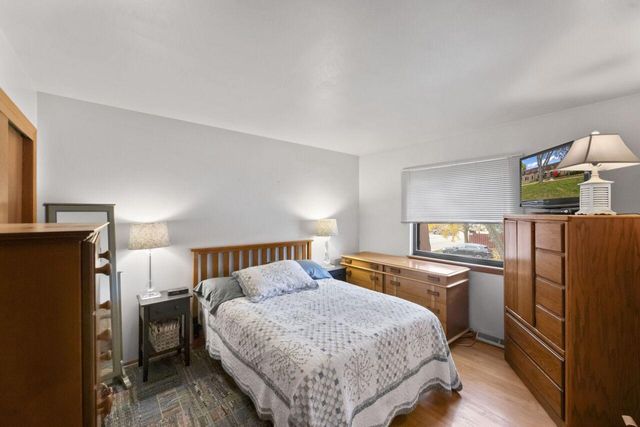 1482 S Coachlight DRIVE, New Berlin, WI 53151