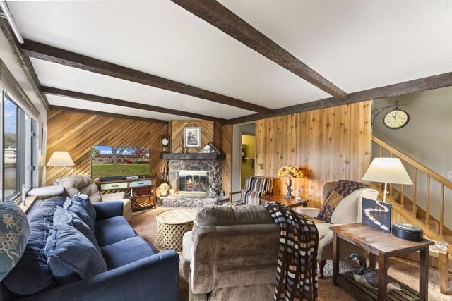 1482 S Coachlight DRIVE, New Berlin, WI 53151