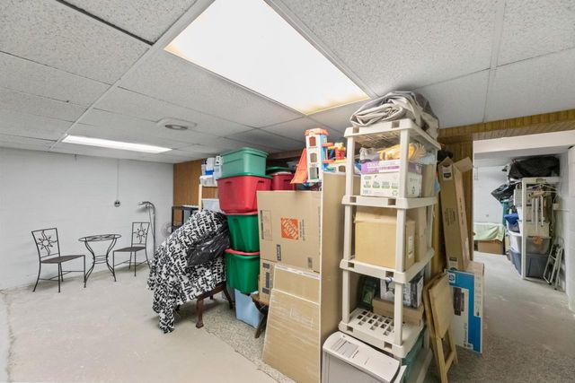 1482 S Coachlight DRIVE, New Berlin, WI 53151