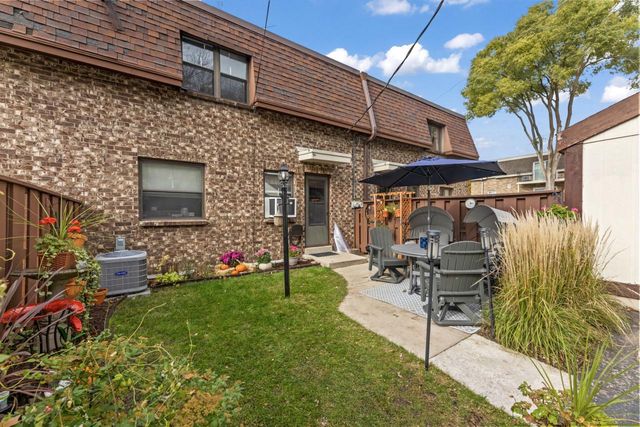 1482 S Coachlight DRIVE, New Berlin, WI 53151