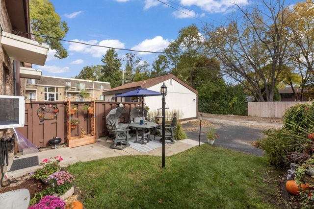 1482 S Coachlight DRIVE, New Berlin, WI 53151