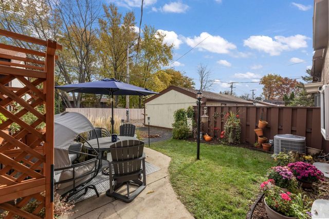 1482 S Coachlight DRIVE, New Berlin, WI 53151