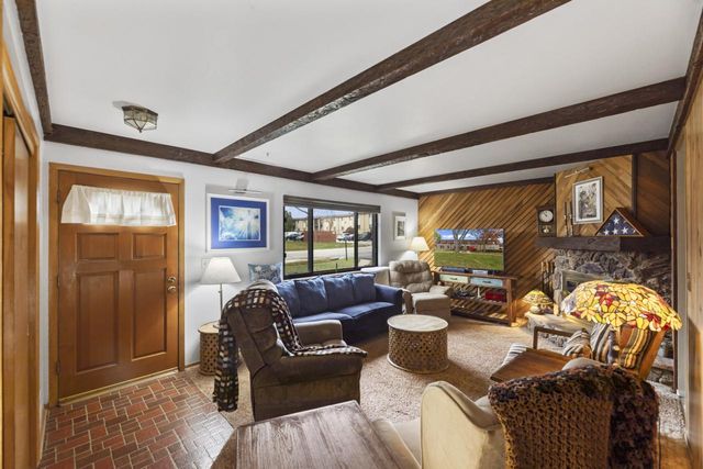 1482 S Coachlight DRIVE, New Berlin, WI 53151